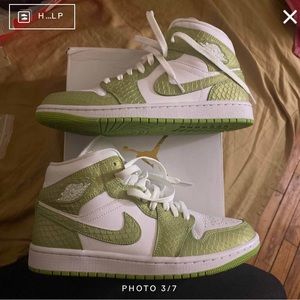 Womens Air Jordan Mid size 9.5 preowned